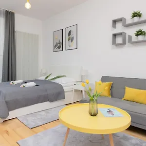Wola Near Nocny Market By Renters Apartament